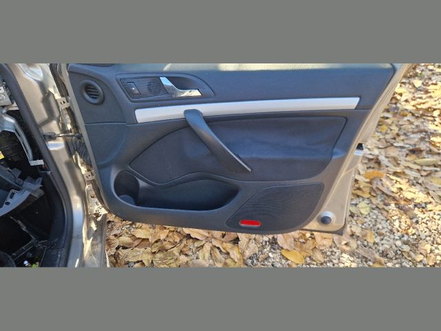 bontott SKODA OCTAVIA II Jobb első Ajtó (Részeivel)