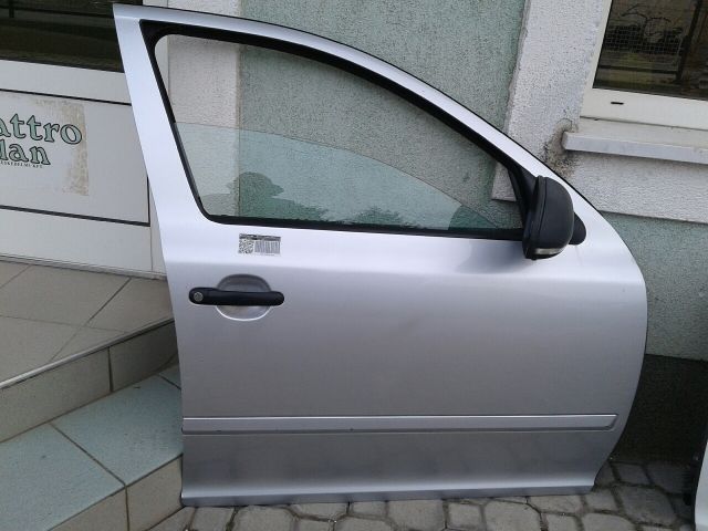 bontott SKODA OCTAVIA II Jobb első Ajtó (Részeivel)