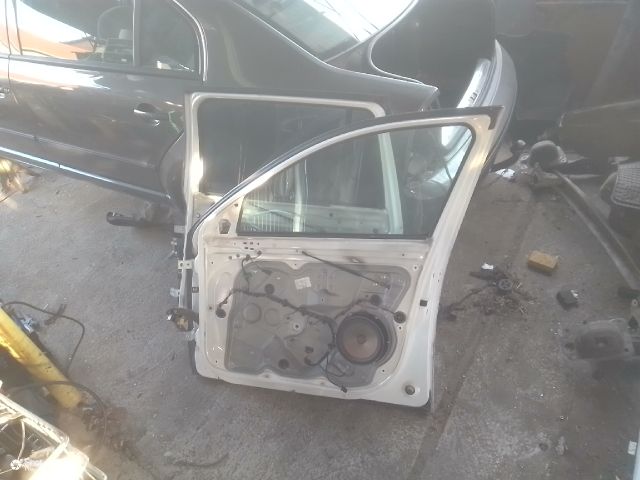 bontott SKODA OCTAVIA II Jobb első Ajtó (Üres lemez)