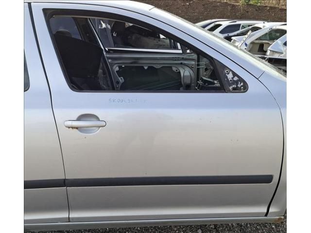 bontott SKODA OCTAVIA II Jobb első Ajtó (Üres lemez)