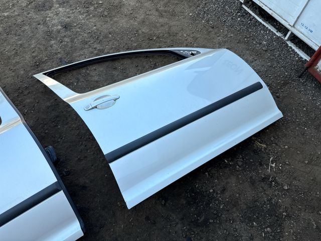 bontott SKODA OCTAVIA II Jobb első Ajtó (Üres lemez)