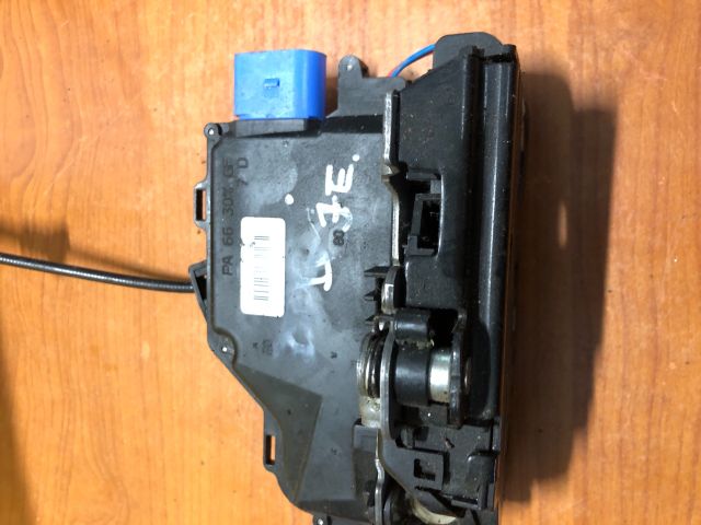 bontott SKODA OCTAVIA II Jobb első Ajtózár