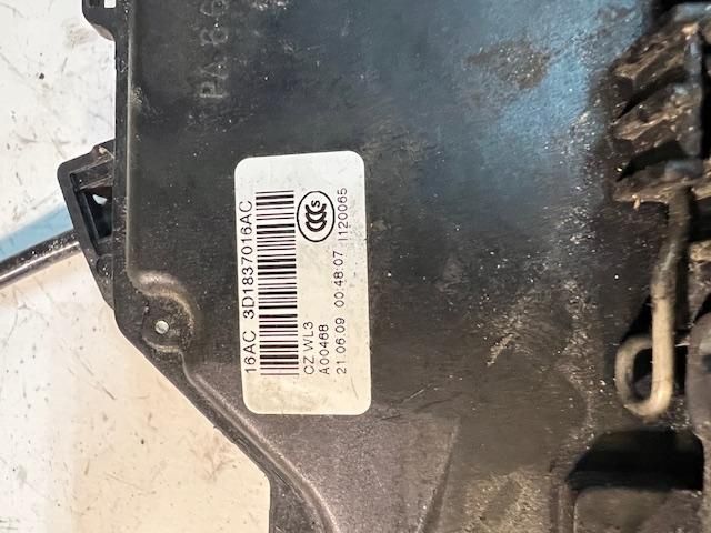 bontott SKODA OCTAVIA II Jobb első Ajtózár