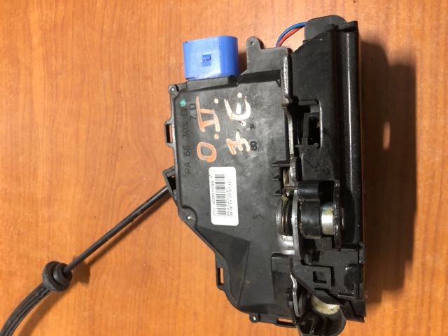 bontott SKODA OCTAVIA II Jobb első Ajtózár