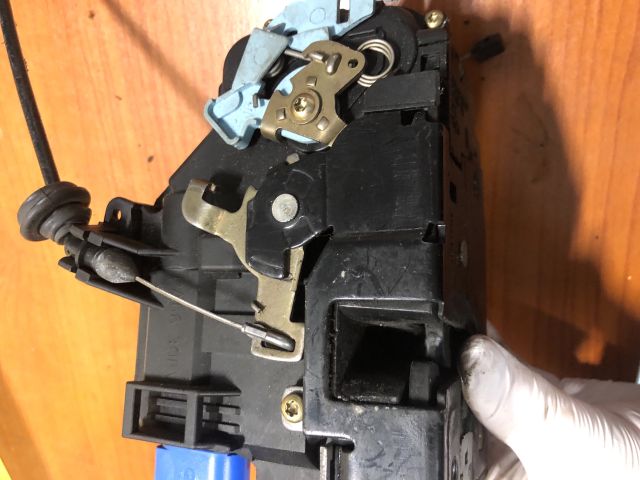 bontott SKODA OCTAVIA II Jobb első Ajtózár