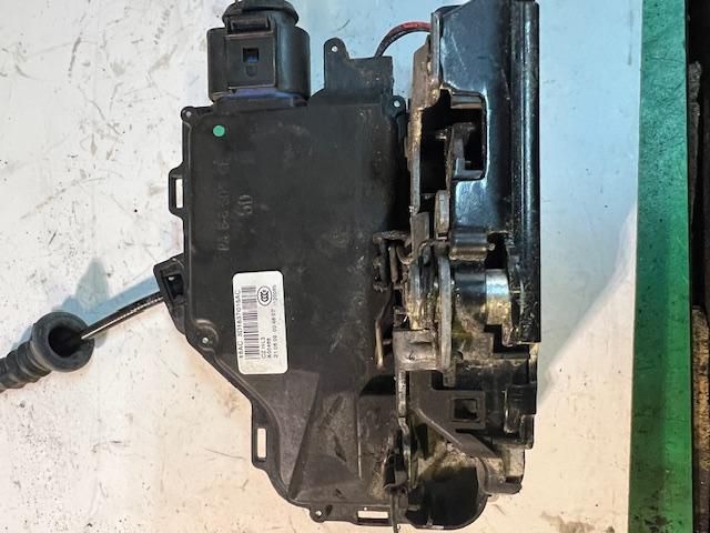 bontott SKODA OCTAVIA II Jobb első Ajtózár