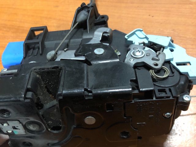 bontott SKODA OCTAVIA II Jobb első Ajtózár