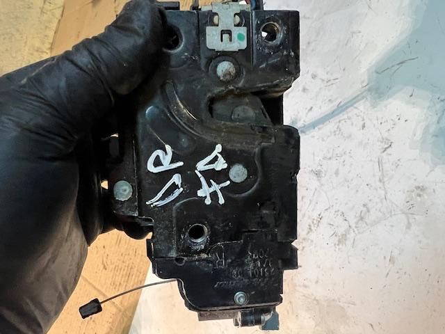 bontott SKODA OCTAVIA II Jobb első Ajtózár