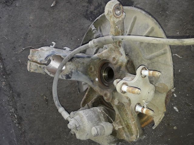 bontott SKODA OCTAVIA II Jobb első Csonkállvány Kerékaggyal