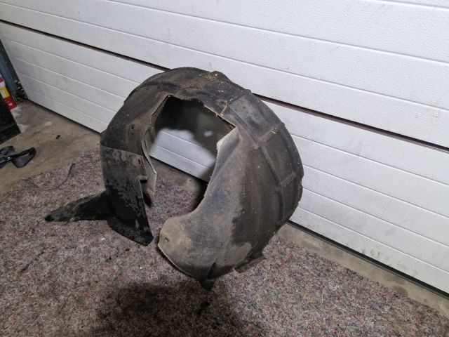 bontott SKODA OCTAVIA II Jobb első Dobbetét (Kerékjárati, Műanyag)