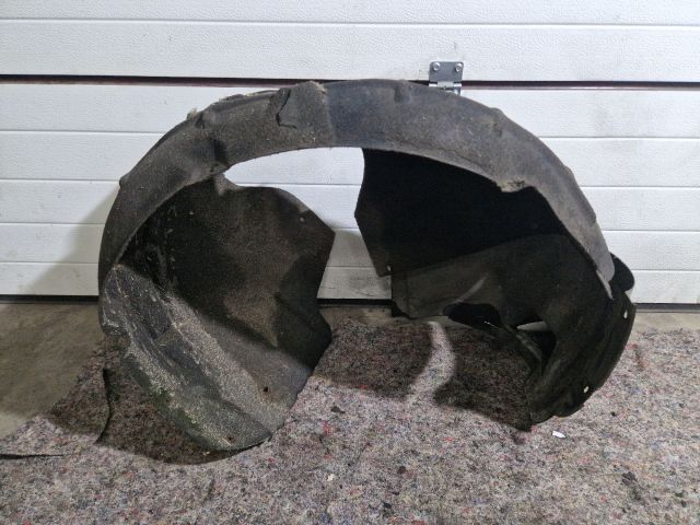 bontott SKODA OCTAVIA II Jobb első Dobbetét (Kerékjárati, Műanyag)