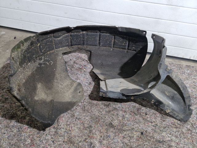 bontott SKODA OCTAVIA II Jobb első Dobbetét (Kerékjárati, Műanyag)