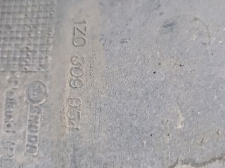 bontott SKODA OCTAVIA II Jobb első Dobbetét (Kerékjárati, Műanyag)