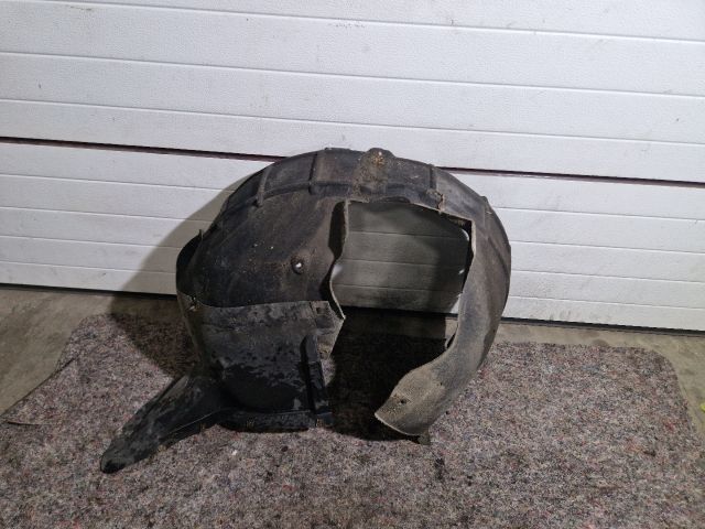 bontott SKODA OCTAVIA II Jobb első Dobbetét (Kerékjárati, Műanyag)