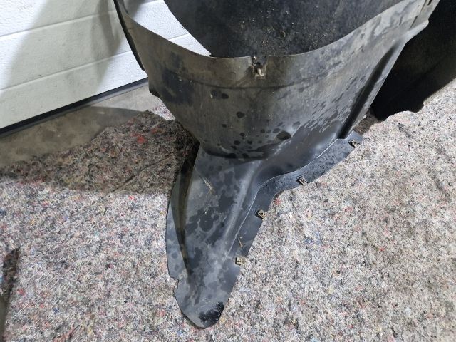 bontott SKODA OCTAVIA II Jobb első Dobbetét (Kerékjárati, Műanyag)