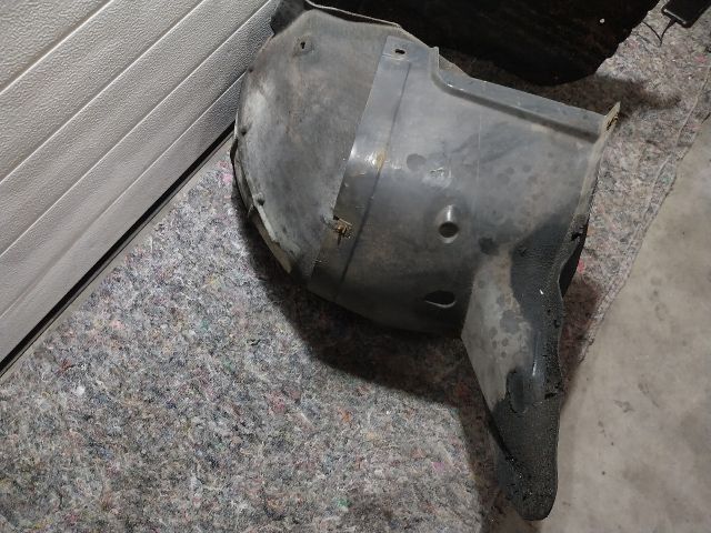 bontott SKODA OCTAVIA II Jobb első Első Dobbetét (Kerékjárati, Műanyag)