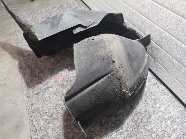 bontott SKODA OCTAVIA II Jobb első Első Dobbetét (Kerékjárati, Műanyag)