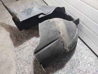 bontott SKODA OCTAVIA II Jobb első Első Dobbetét (Kerékjárati, Műanyag)