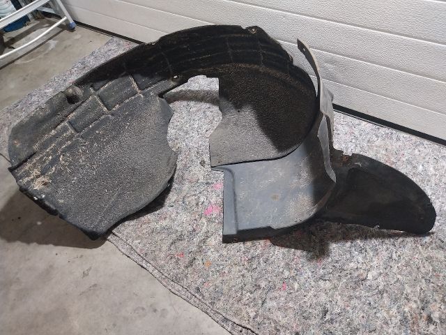 bontott SKODA OCTAVIA II Jobb első Első Dobbetét (Kerékjárati, Műanyag)