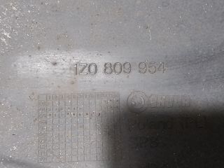 bontott SKODA OCTAVIA II Jobb első Első Dobbetét (Kerékjárati, Műanyag)