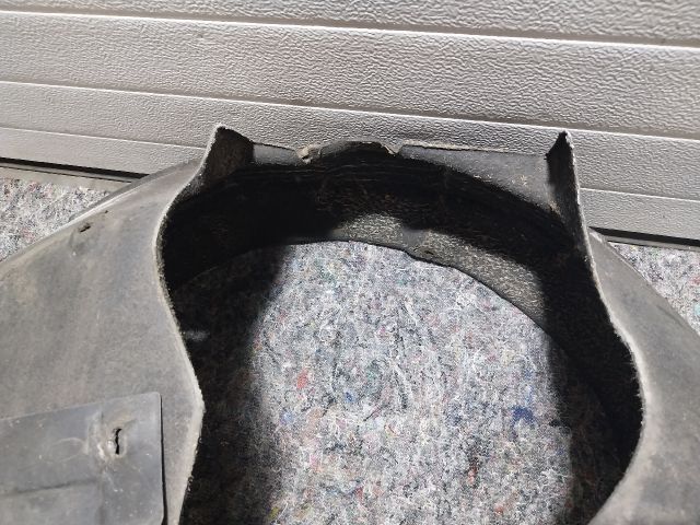 bontott SKODA OCTAVIA II Jobb első Első Dobbetét (Kerékjárati, Műanyag)