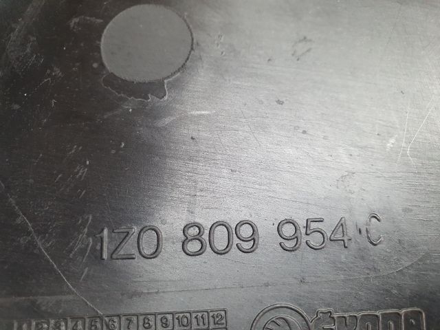 bontott SKODA OCTAVIA II Jobb első Első Dobbetét (Kerékjárati, Műanyag)