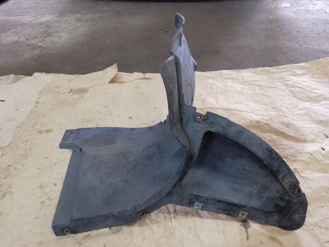 bontott SKODA OCTAVIA II Jobb első Első Dobbetét (Kerékjárati, Műanyag)