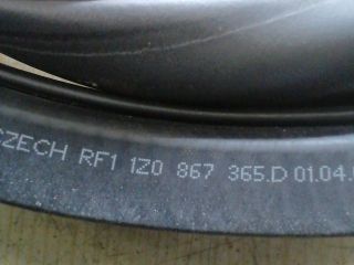 bontott SKODA OCTAVIA II Jobb első Gumikéder