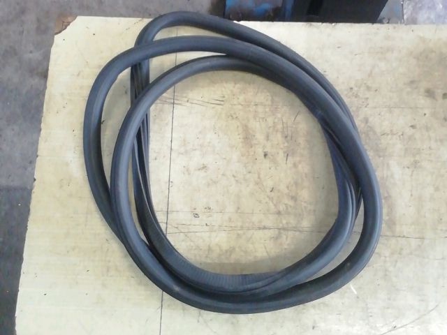 bontott SKODA OCTAVIA II Jobb első Gumikéder