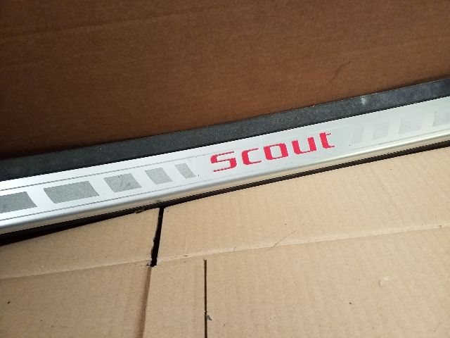 bontott SKODA OCTAVIA II Jobb első Küszöb Díszléc