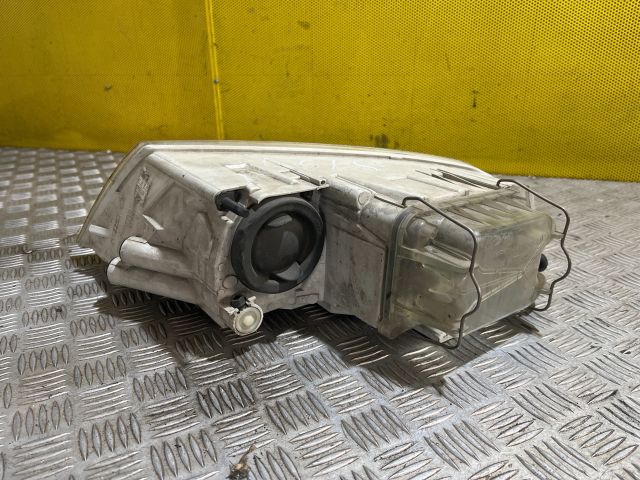 bontott SKODA OCTAVIA II Jobb első Lámpabúra