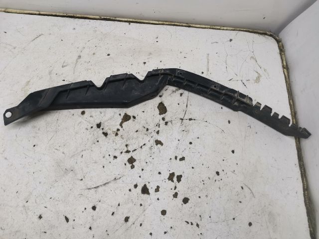 bontott SKODA OCTAVIA II Jobb első Lökhárító Tartó (Műanyag)