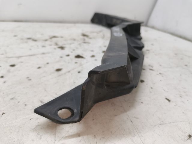 bontott SKODA OCTAVIA II Jobb első Lökhárító Tartó (Műanyag)