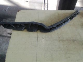 bontott SKODA OCTAVIA II Jobb első Lökhárító Tartó (Műanyag)