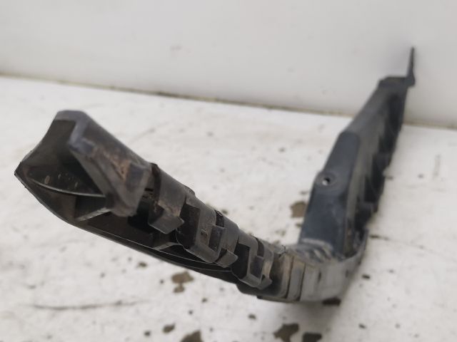 bontott SKODA OCTAVIA II Jobb első Lökhárító Tartó (Műanyag)