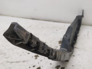 bontott SKODA OCTAVIA II Jobb első Lökhárító Tartó (Műanyag)