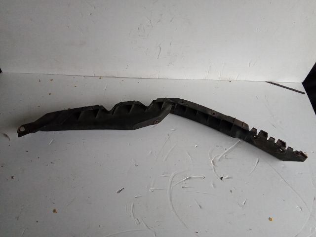 bontott SKODA OCTAVIA II Jobb első Lökhárító Tartó (Műanyag)