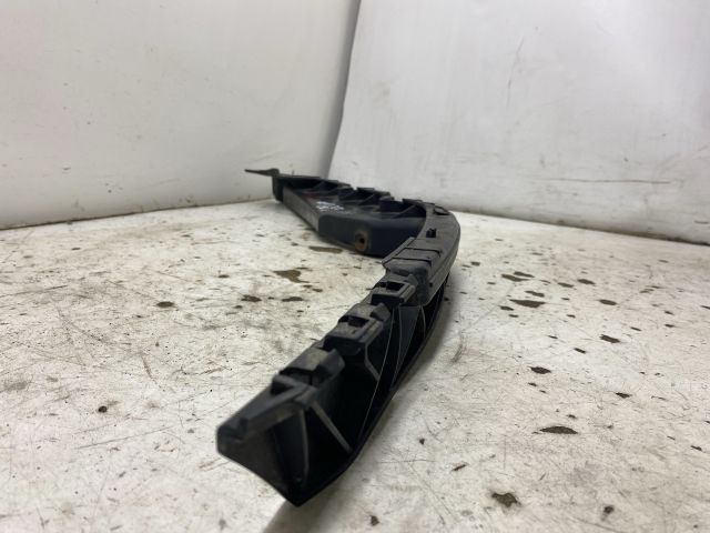 bontott SKODA OCTAVIA II Jobb első Oldal Lökhárító Tartó (Műanyag)