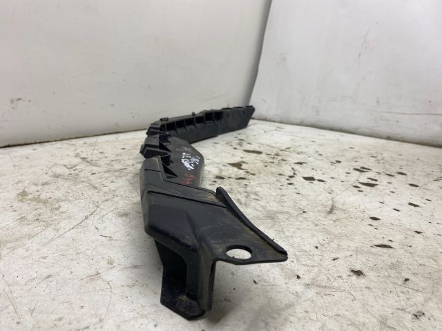 bontott SKODA OCTAVIA II Jobb első Oldal Lökhárító Tartó (Műanyag)