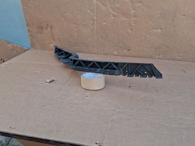 bontott SKODA OCTAVIA II Jobb első Oldal Lökhárító Tartó (Műanyag)