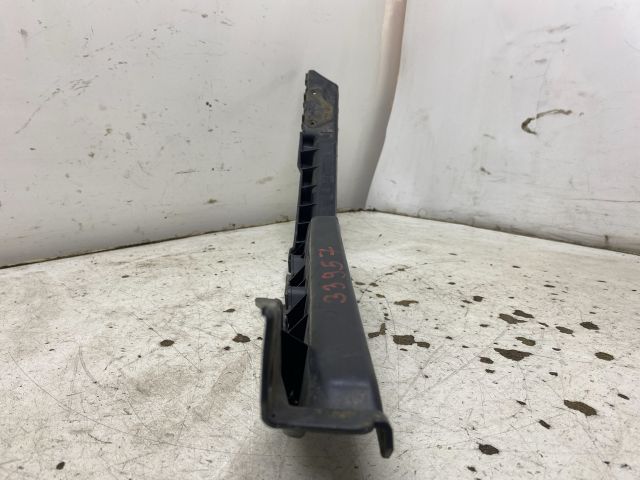 bontott SKODA OCTAVIA II Jobb első Oldal Lökhárító Tartó (Műanyag)