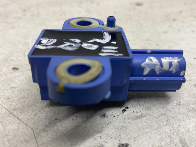 bontott SKODA OCTAVIA II Jobb első Oldal Ütközés Érzékelő