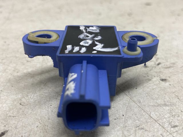 bontott SKODA OCTAVIA II Jobb első Oldal Ütközés Érzékelő