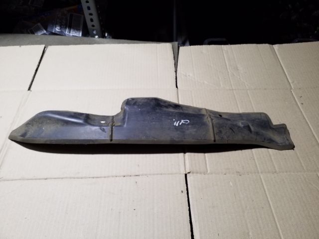 bontott SKODA OCTAVIA II Jobb első Sárvédő Zajszigetelés