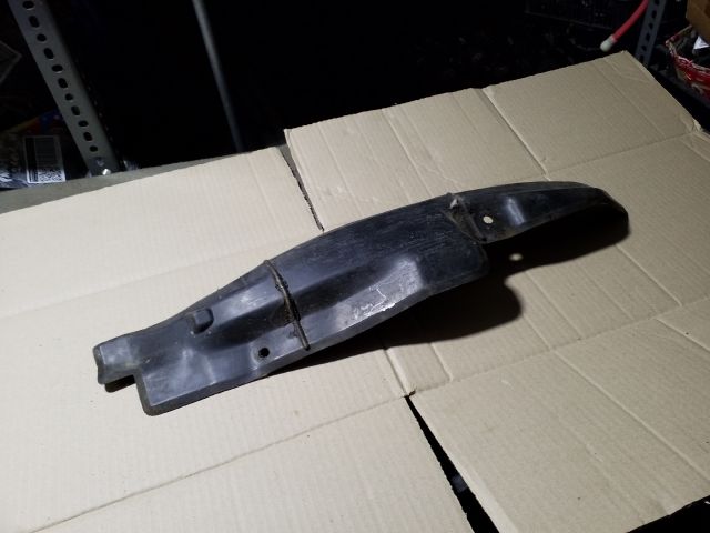 bontott SKODA OCTAVIA II Jobb első Sárvédő Zajszigetelés