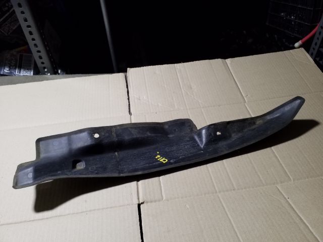 bontott SKODA OCTAVIA II Jobb első Sárvédő Zajszigetelés