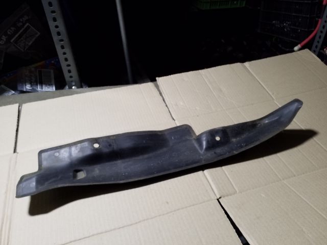 bontott SKODA OCTAVIA II Jobb első Sárvédő Zajszigetelés