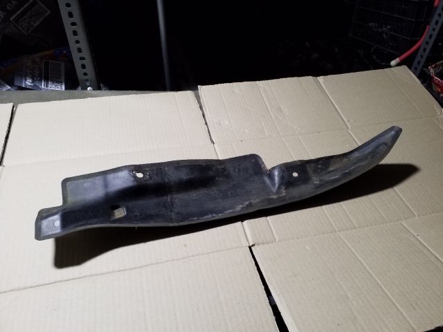 bontott SKODA OCTAVIA II Jobb első Sárvédő Zajszigetelés