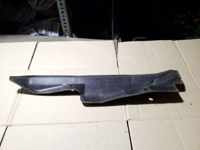 bontott SKODA OCTAVIA II Jobb első Sárvédő Zajszigetelés