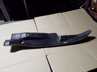 bontott SKODA OCTAVIA II Jobb első Sárvédő Zajszigetelés